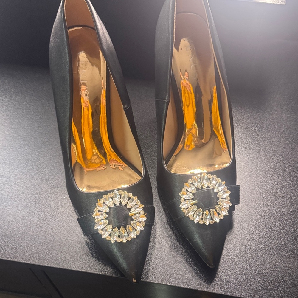 Elegant Black Women's Shoes with Crystal Embellishment
